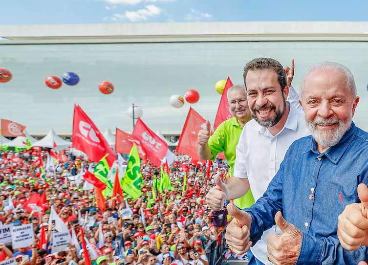 Justiça condena Lula a pagar multa de R$ 20 mil por pedido de voto a Boulos
