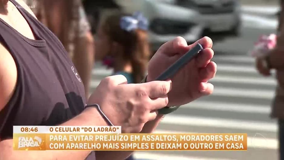 Aparelho mais simples para usar na rua se torna comum devido a roubos
