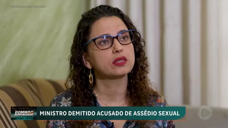 'Domingo Espetacular' fala com uma das mulheres que acusam Silvio Almeida de assédio
