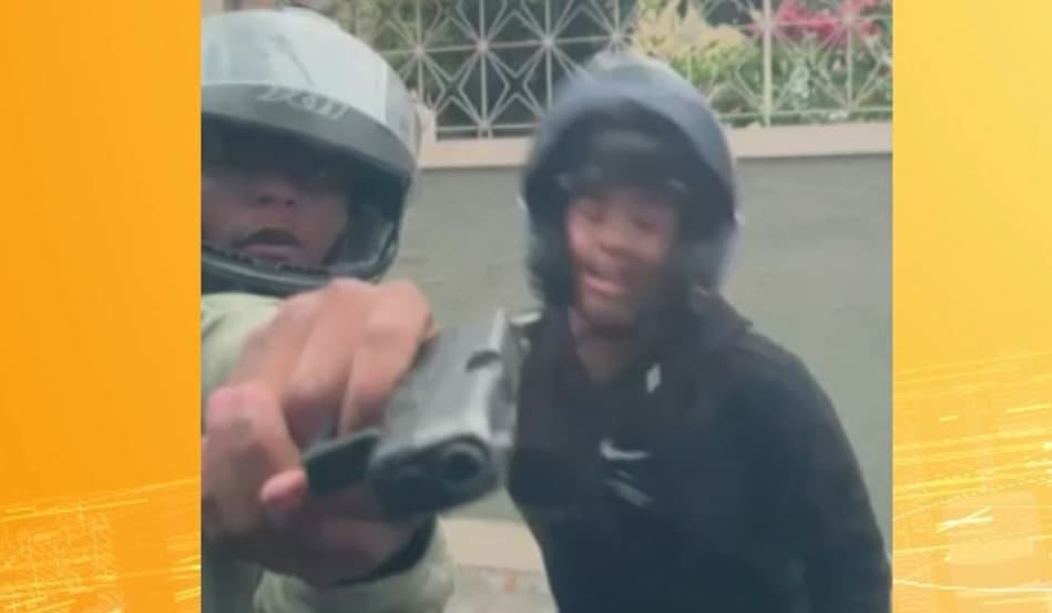 Motorista é salvo por carro blindado após assaltante atirar a curta distância