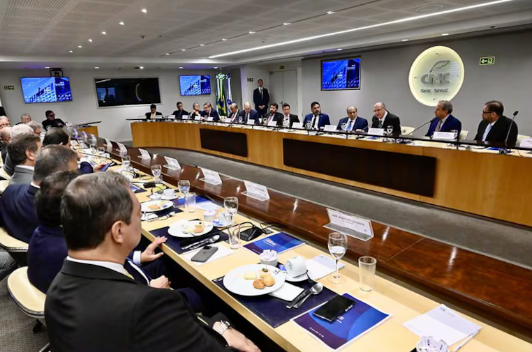 Governo assina acordo de cooperação que visa impulsionar setor de comércio e serviços