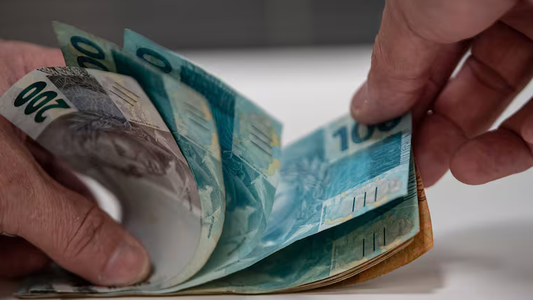 Entenda o impacto do aumento de gastos do governo no bolso do trabalhador
