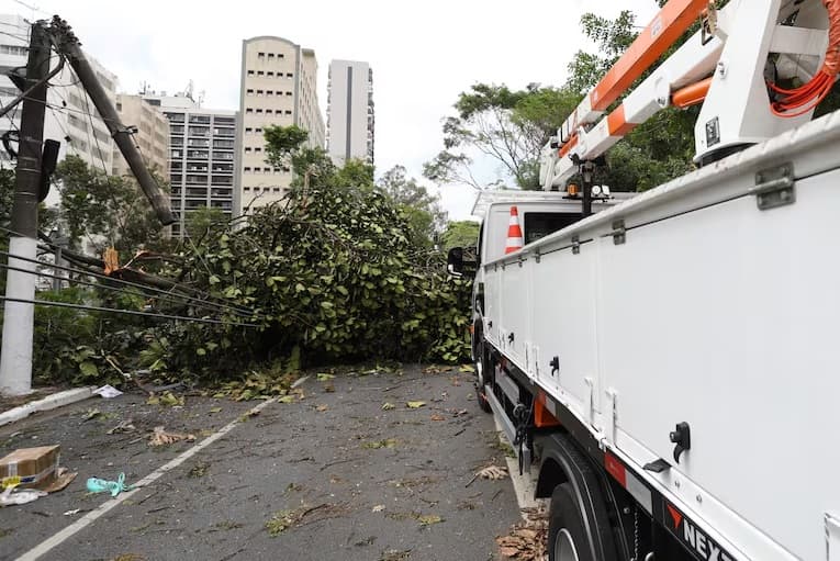 Prefeitura de SP cobra Enel na Justiça por apagão e exige multa diária de R$ 200 mil