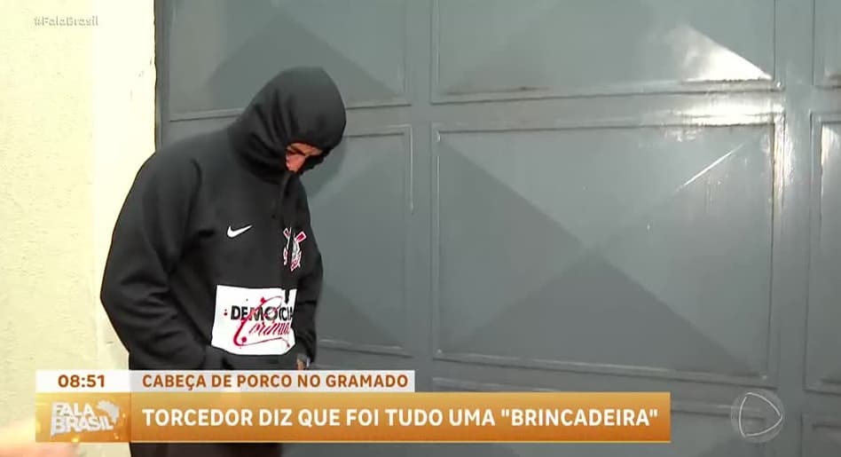 Torcedor que comprou cabeça de porco atirada no gramado diz que brincadeira foi inofensiva