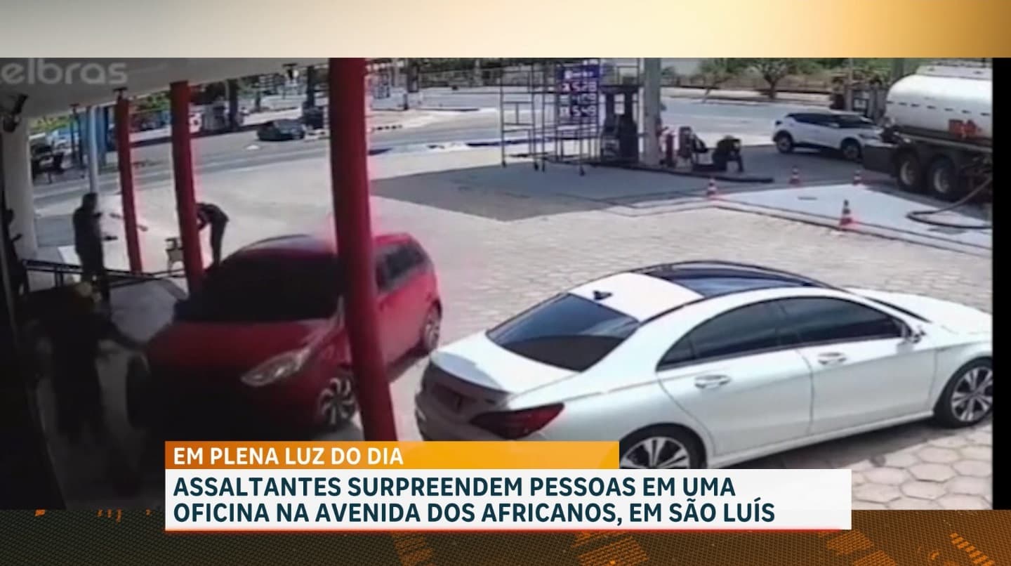 Câmera flagra assalto em ponto comercial na Av. dos Africanos