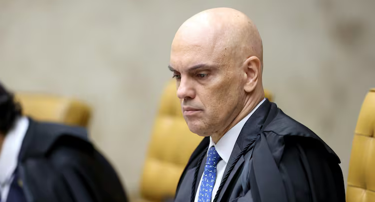 Moraes esclarece que não proibiu Bolsonaro e Ramagem de manterem contato