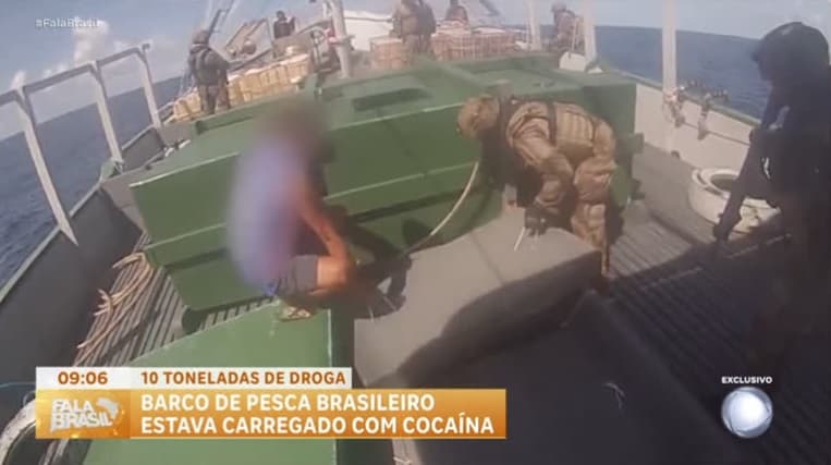 Barco brasileiro é apreendido com toneladas de cocaína na África