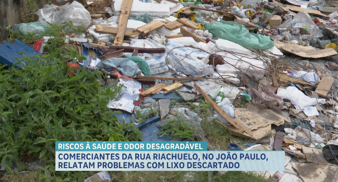 Comerciantes da Rua Riachuelo, no bairro João Paulo relatam problemas com lixo descartado