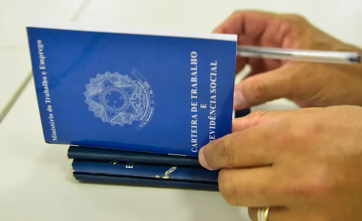 Brasil tem menor taxa de desemprego da história para trimestre encerrado em julho