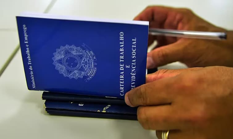Desemprego vai ao menor nível para abril em 10 anos, mas 8,2 milhões buscam trabalho