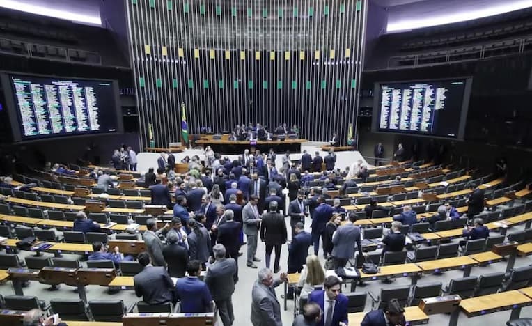 Câmara aprova proposta que taxa em 20% compras internacionais de até US$ 50
