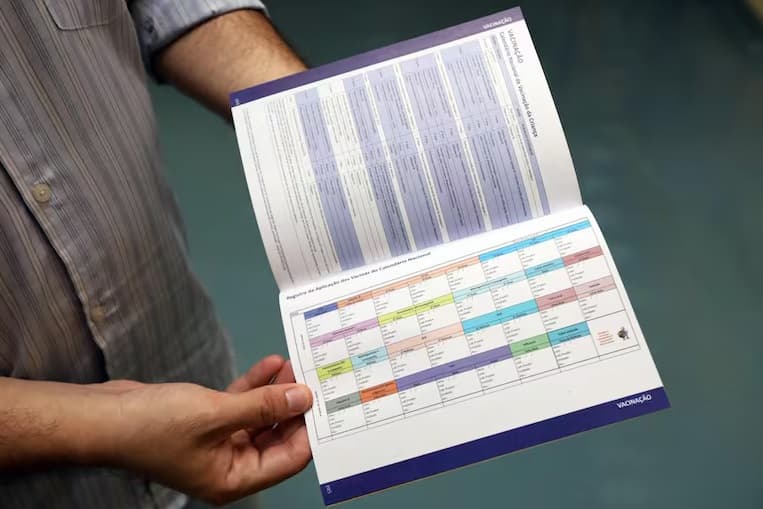 Governo lança caderneta de vacinação com teste para identificar autistas