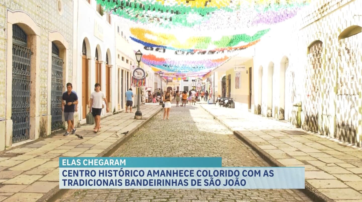 Centro Histórico recebe decoração junina colorida com bandeirinhas
