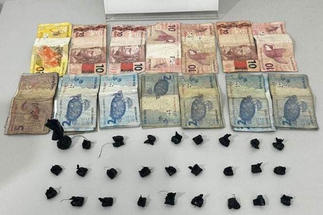 Polícia conduz mulher por suspeita de tráfico de drogas no bairro Jordoa
