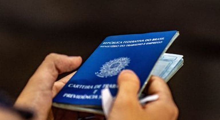 Brasil cria 180 mil empregos com carteira assinada, melhor resultado para janeiro desde 2021