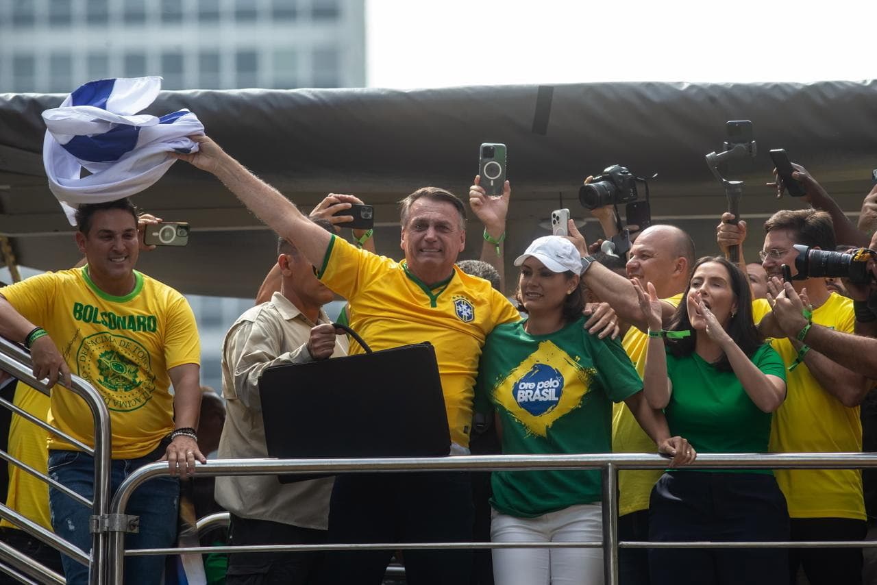 Apoiadores do ex-presidente Jair Bolsonaro fazem manifestação na Avenida Paulista