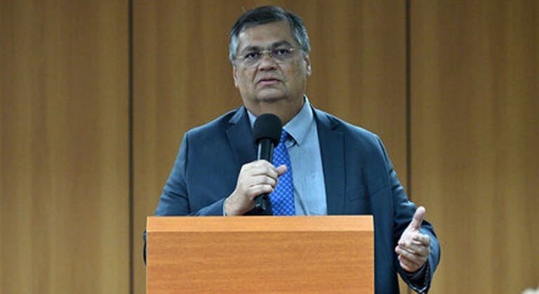 Dino toma posse como ministro do STF e herdará 344 processos