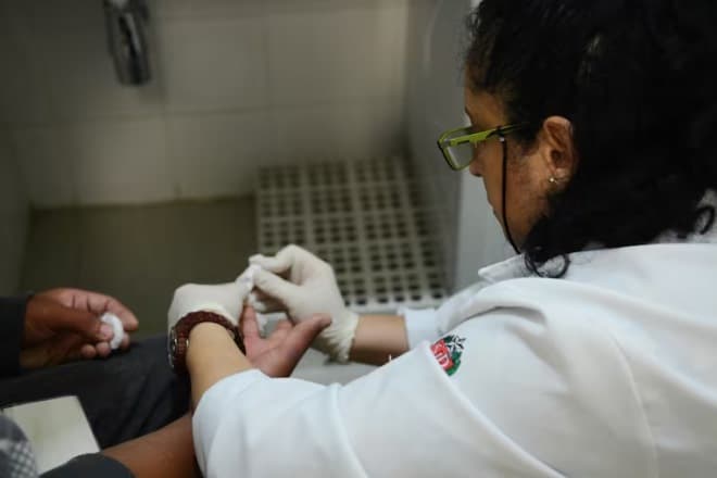Número de pessoas com HIV em tratamento no Brasil cresce 84% durante os últimos 11 anos