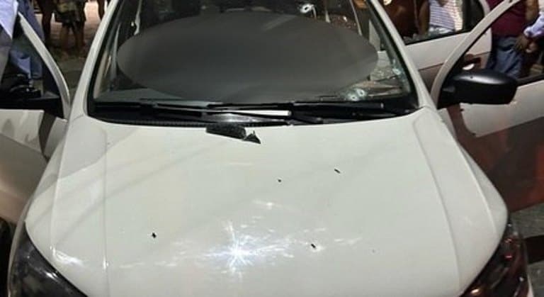 Casal e bebê são mortos a tiros em um carro na região metropolitana do Rio