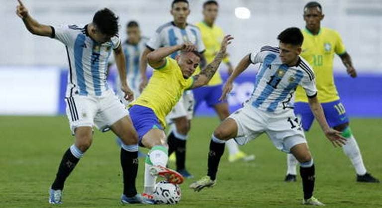 Brasil dá vexame, perde da Argentina e está fora de Paris-2024