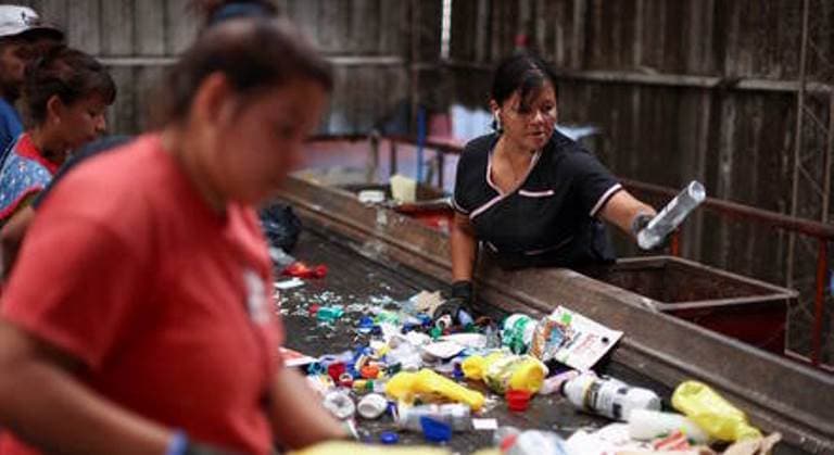 Salário médio do trabalhador cresce e atinge R$ 2.979, informa IBGE