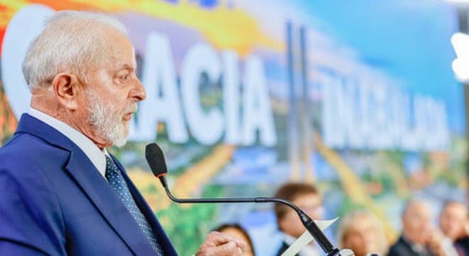 Lula cancela participação em evento da Marinha no RJ e segue para São Paulo