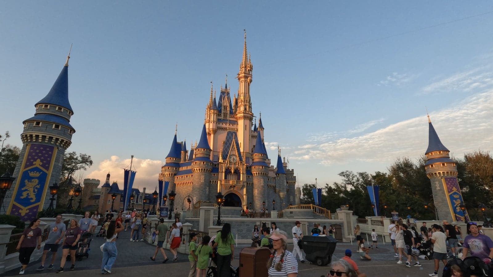 Quanto custa viajar para Orlando em 2025? Saiba quanto você precisa ter no seu orçamento