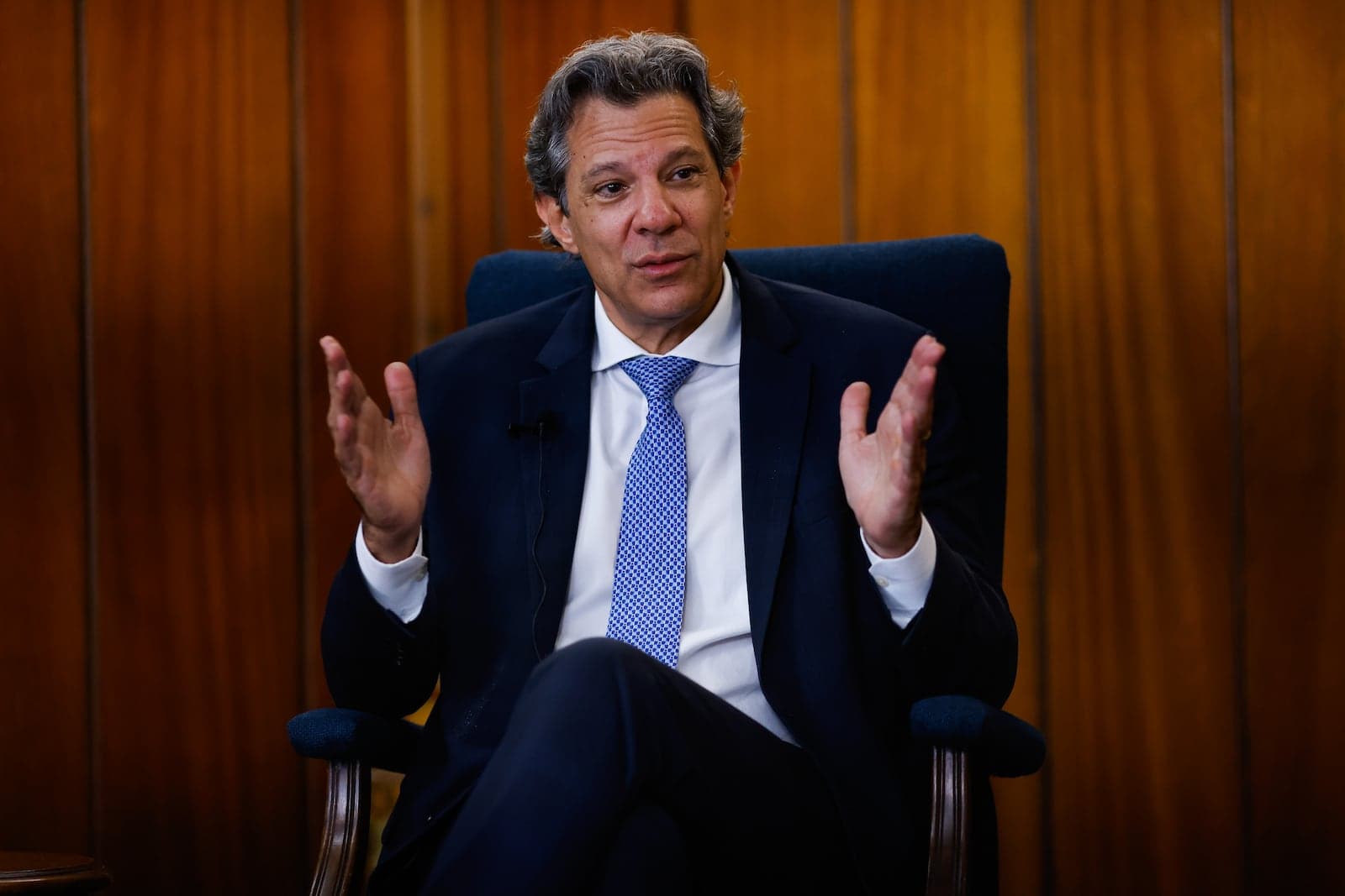 Cancelamento de reunião entre Haddad e Bessent aumenta tensão entre Brasil e EUA