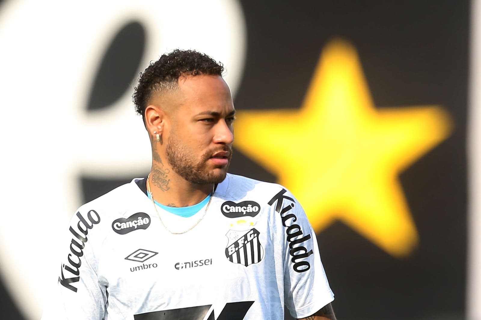 Neymar luta contra retrospecto negativo em clássico contra o Flamengo