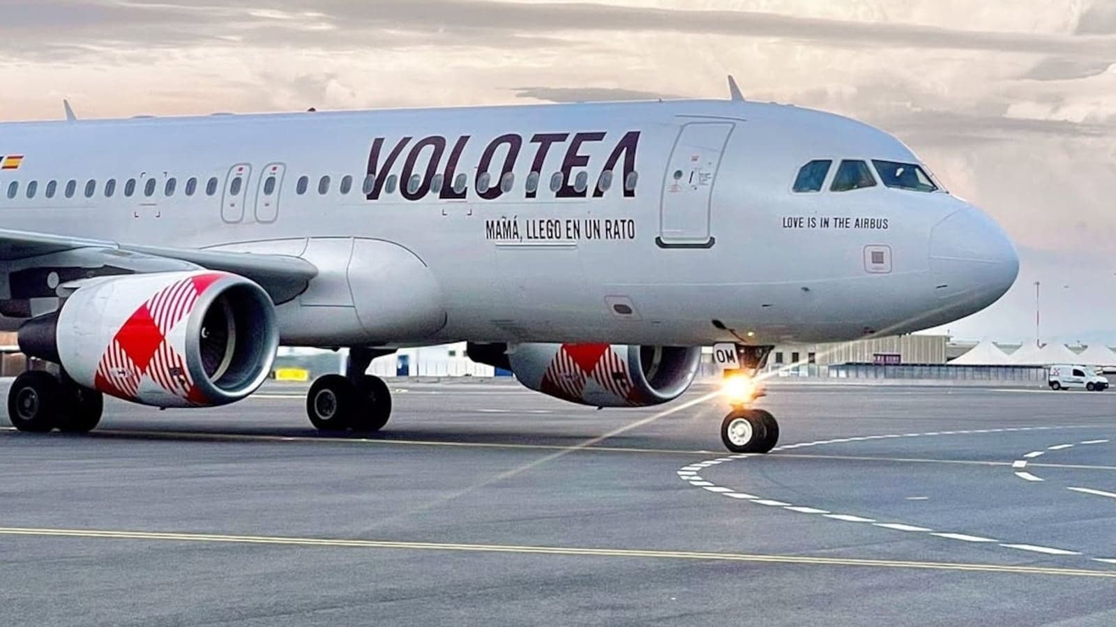 Homem é sugado por motor de avião e aeroporto de Milão suspende operações