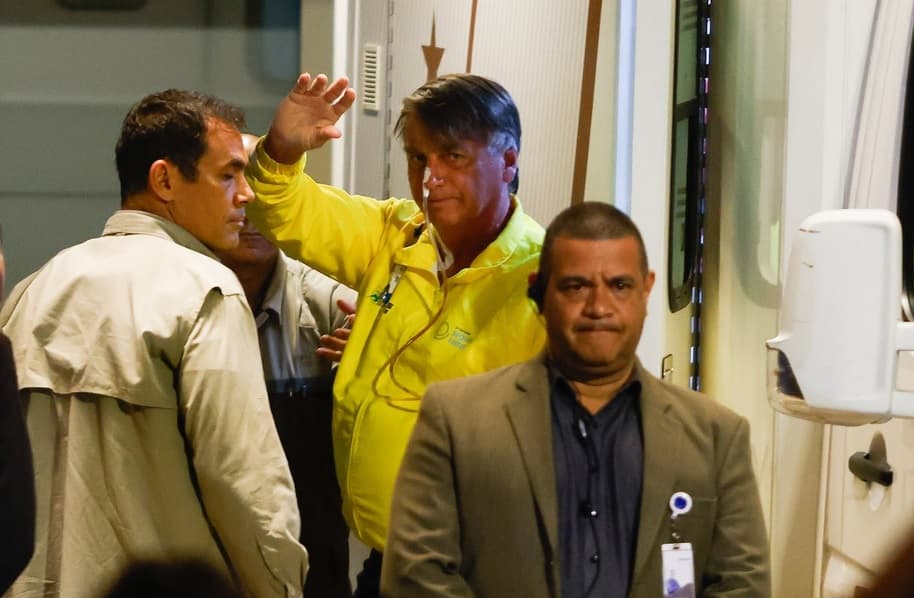 Médicos dizem que quadro de Bolsonaro é estável, mas não há previsão de alta da UTI