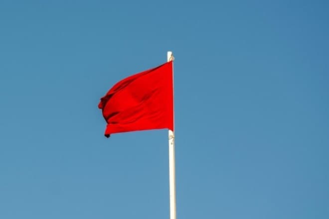 Bandeira tarifária sobe para vermelha: entenda o impacto na conta de luz