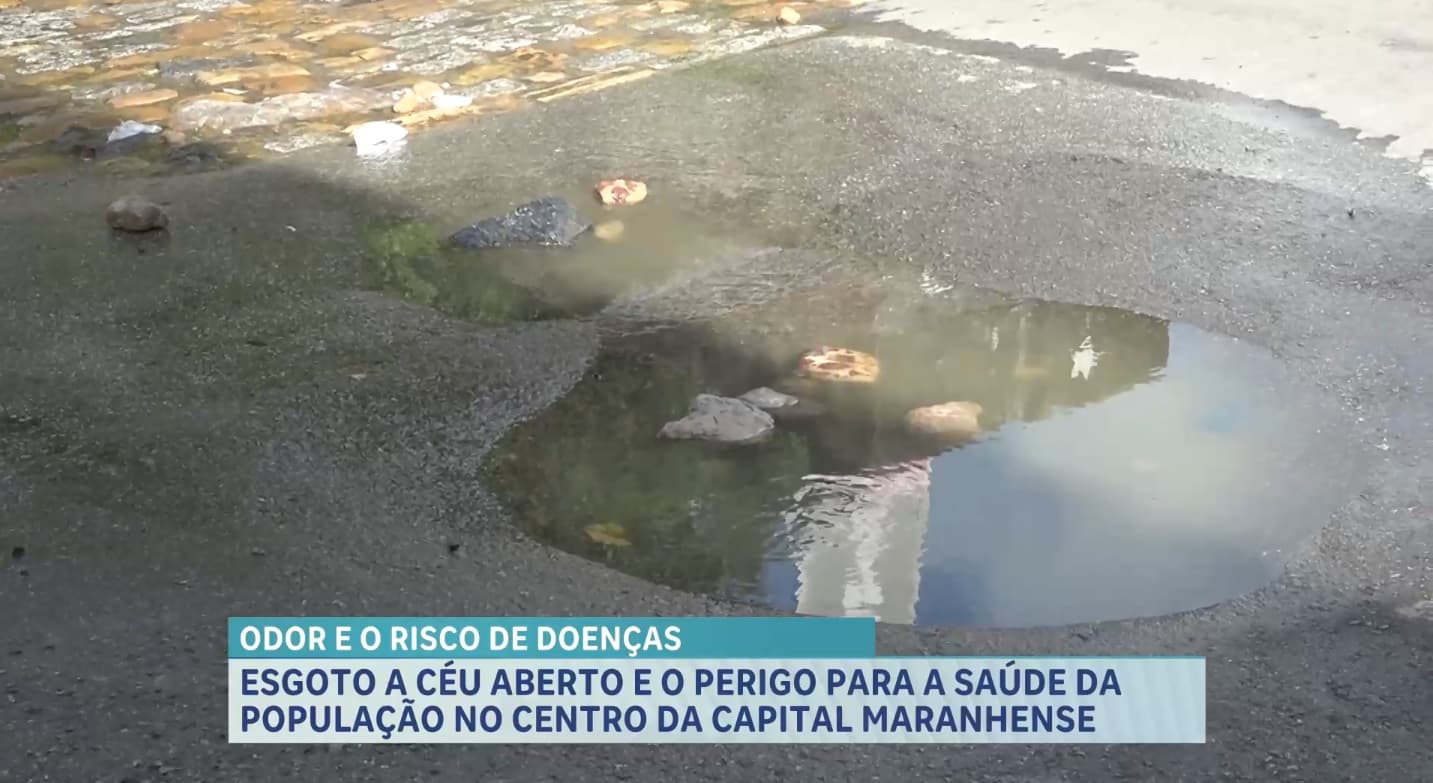 Moradores reclamam de esgoto a céu aberto no Centro da capital