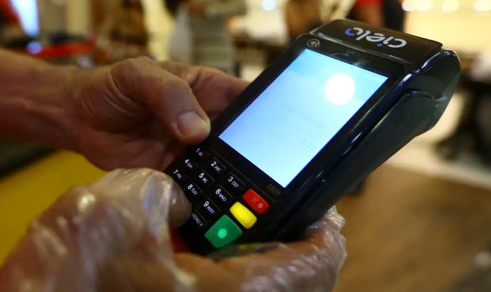 Juros do cartão de crédito atingem o maior patamar desde maio de 2023