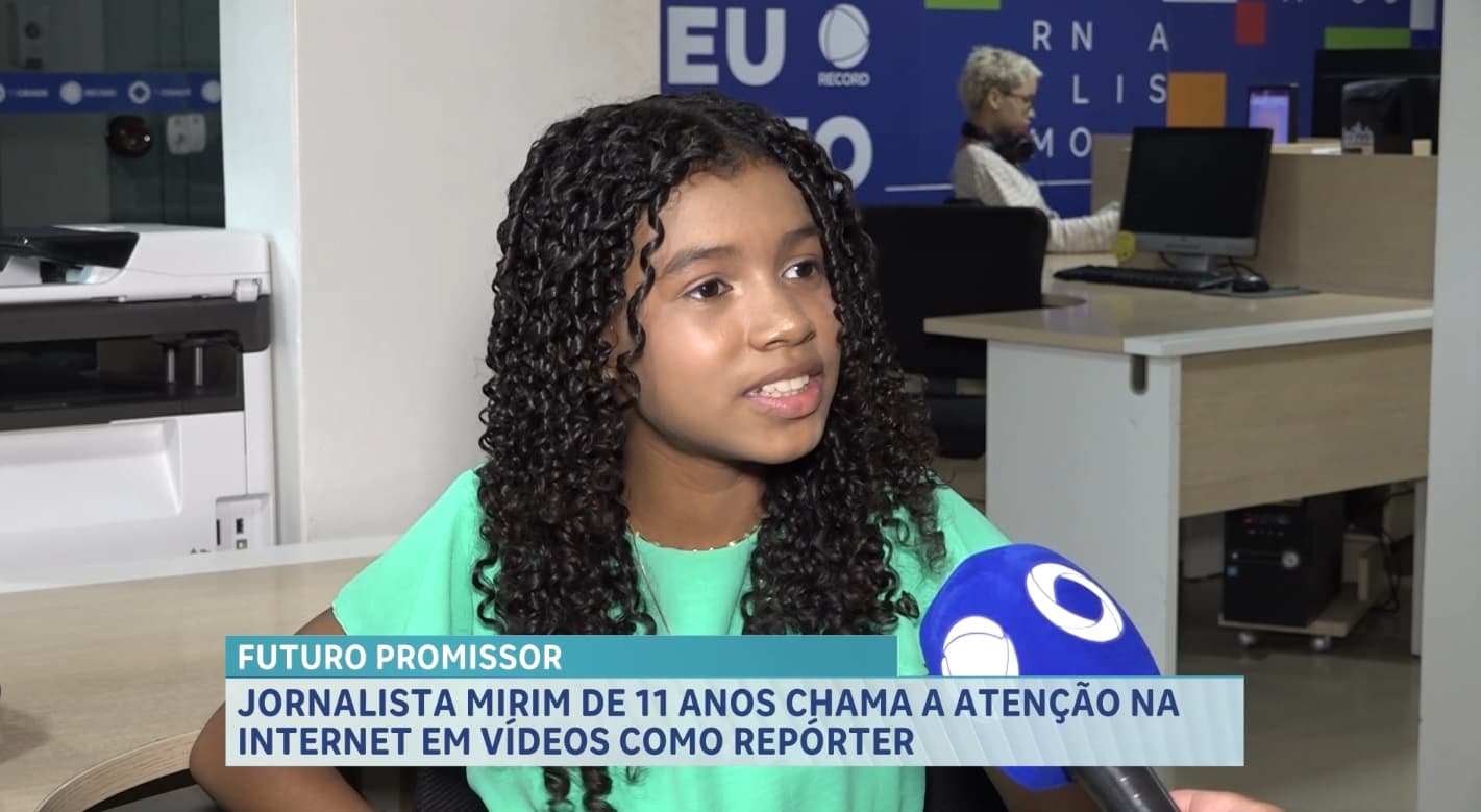 Jovem chama a atenção na internet pela desenvoltura em vídeos como repórter mirim