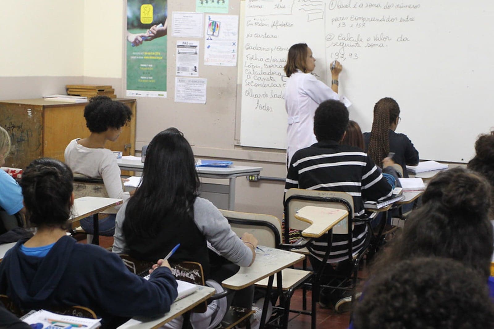 Apenas 5% dos alunos do ensino médio dominam matemática, aponta pesquisa