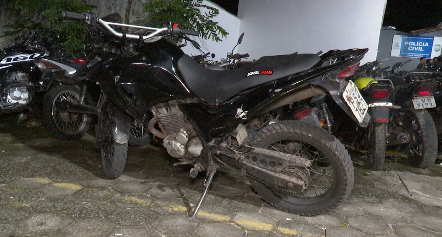 PM apreende moto com documentação adulterada e condutor é detido