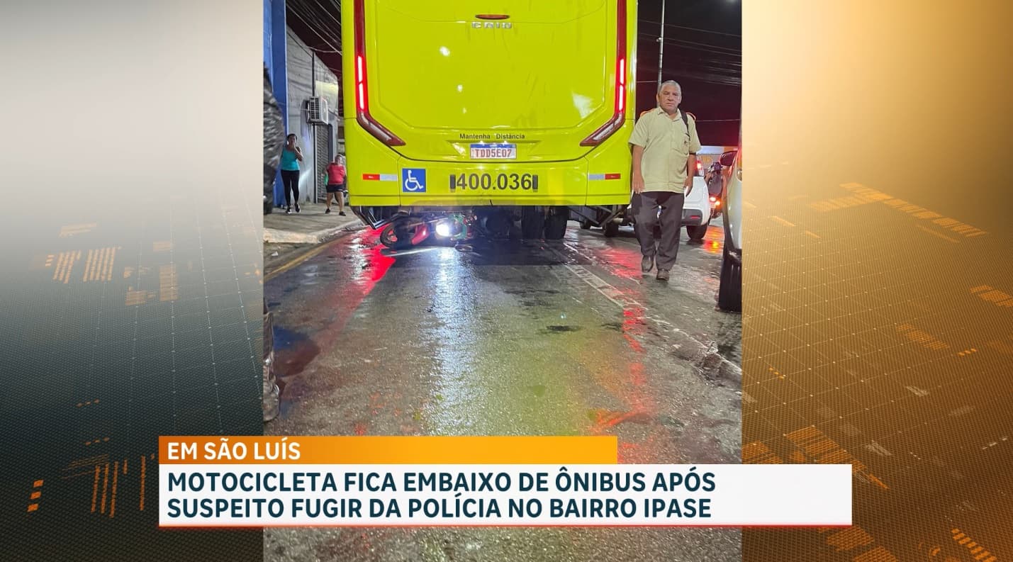 Moto fica embaixo de ônibus após condutor tentar fugir da polícia no Ipase