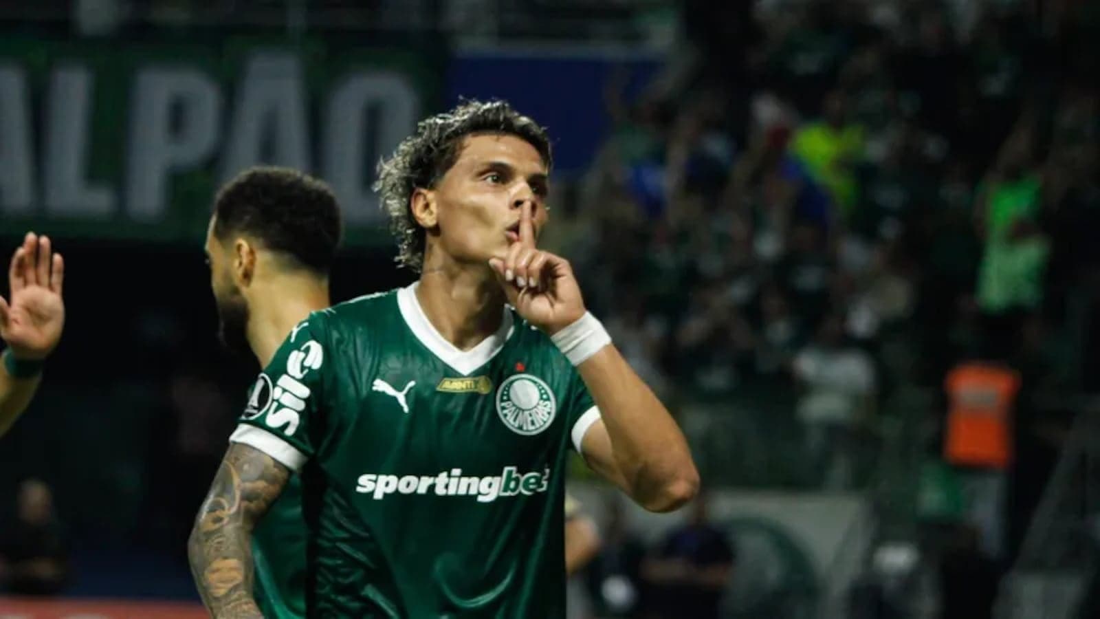 Richard Ríos pede desculpas após mandar torcedores do Palmeiras se calarem