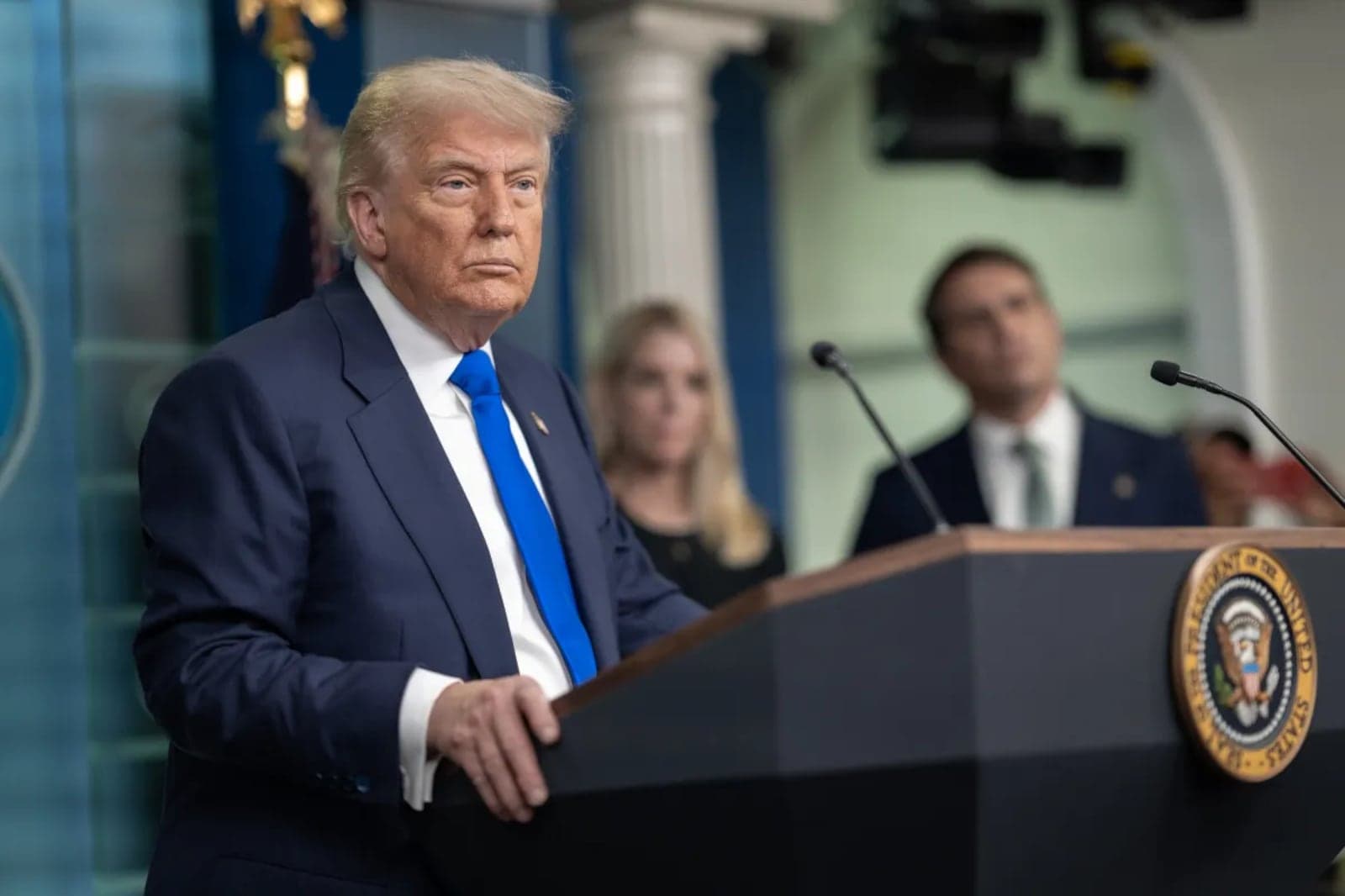 Trump anuncia tarifa extra para ‘qualquer país que se alinhar às políticas do Brics’