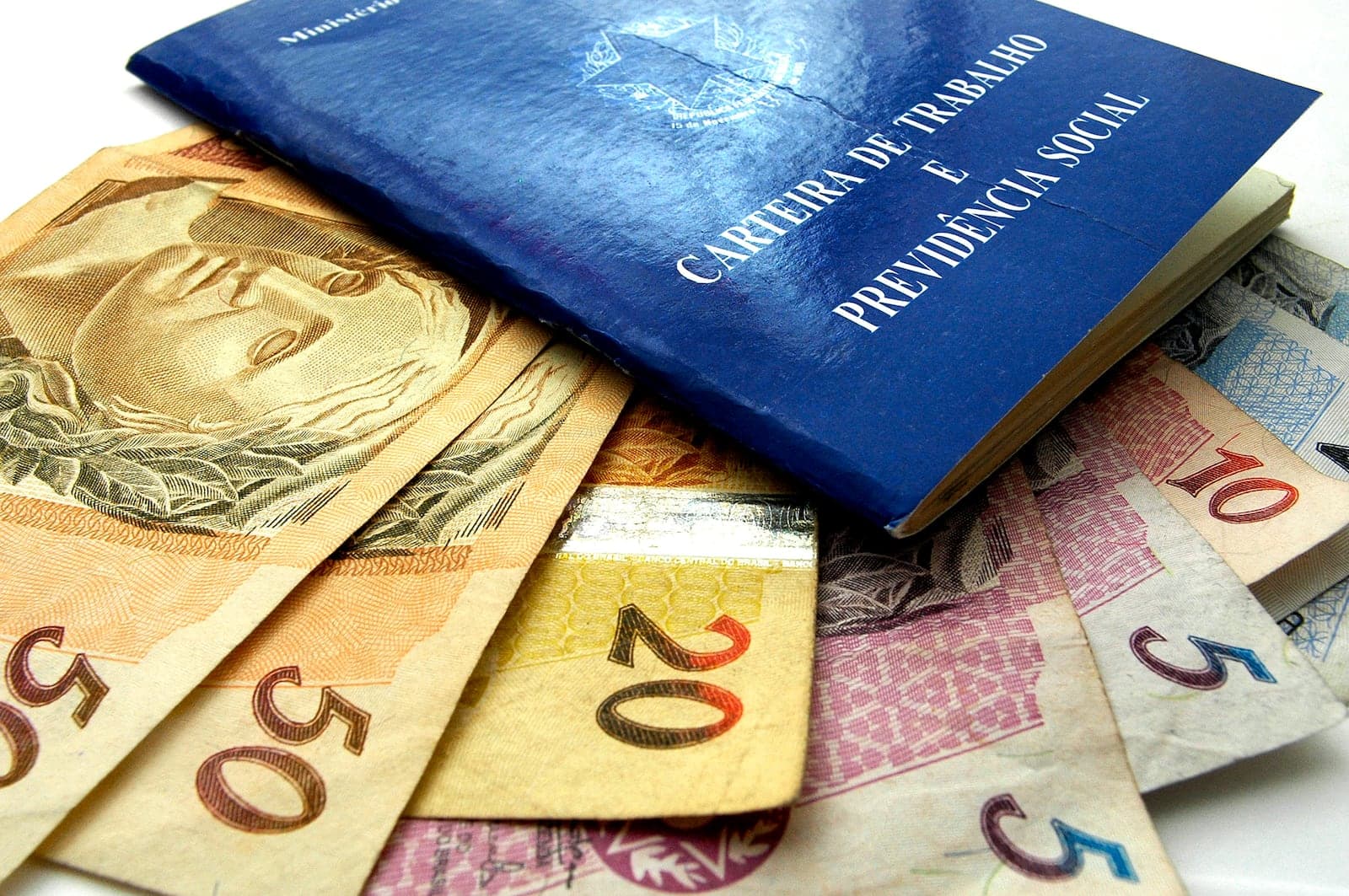 13º salário deve ter primeira parcela paga até novembro