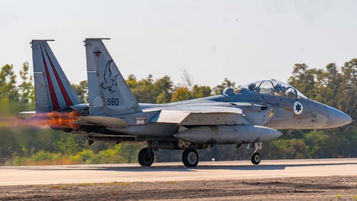 Israel faz novos ataques e bombardeia prisão em Teerã e símbolos do regime iraniano