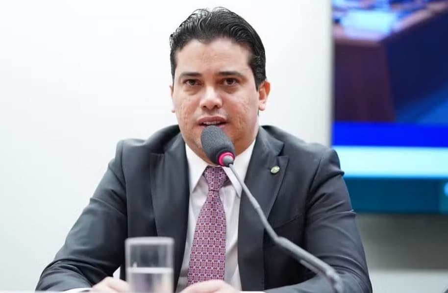 PF faz buscas na Câmara dos Deputados em operação contra fraudes em licitações no Ceará