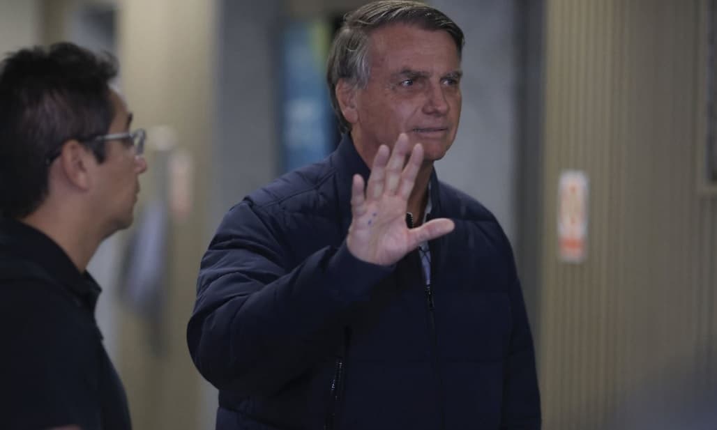 Moraes reafirma veto de Bolsonaro às redes, nega proibição a entrevistas e descarta prisão