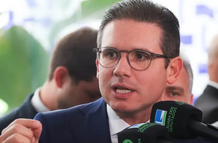 Hugo Motta anuncia votação para acelerar isenção do IR a quem ganha até R$ 5.000