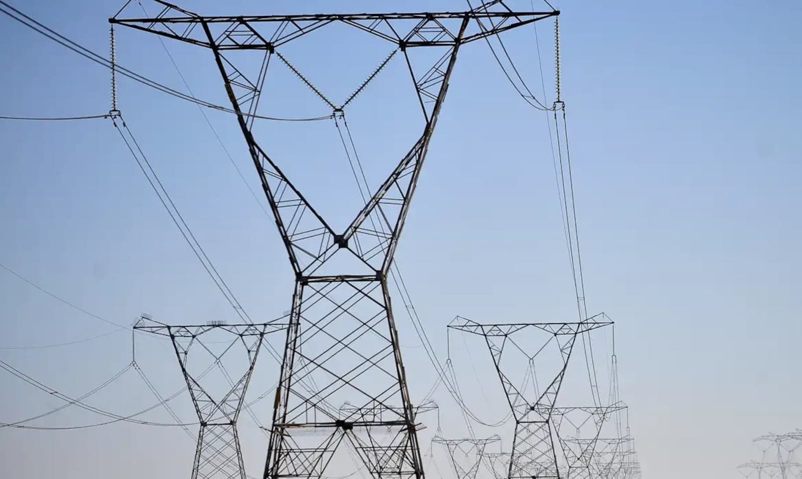 Inflação oficial desacelera em outubro, com queda do preço da conta de luz, diz IBGE