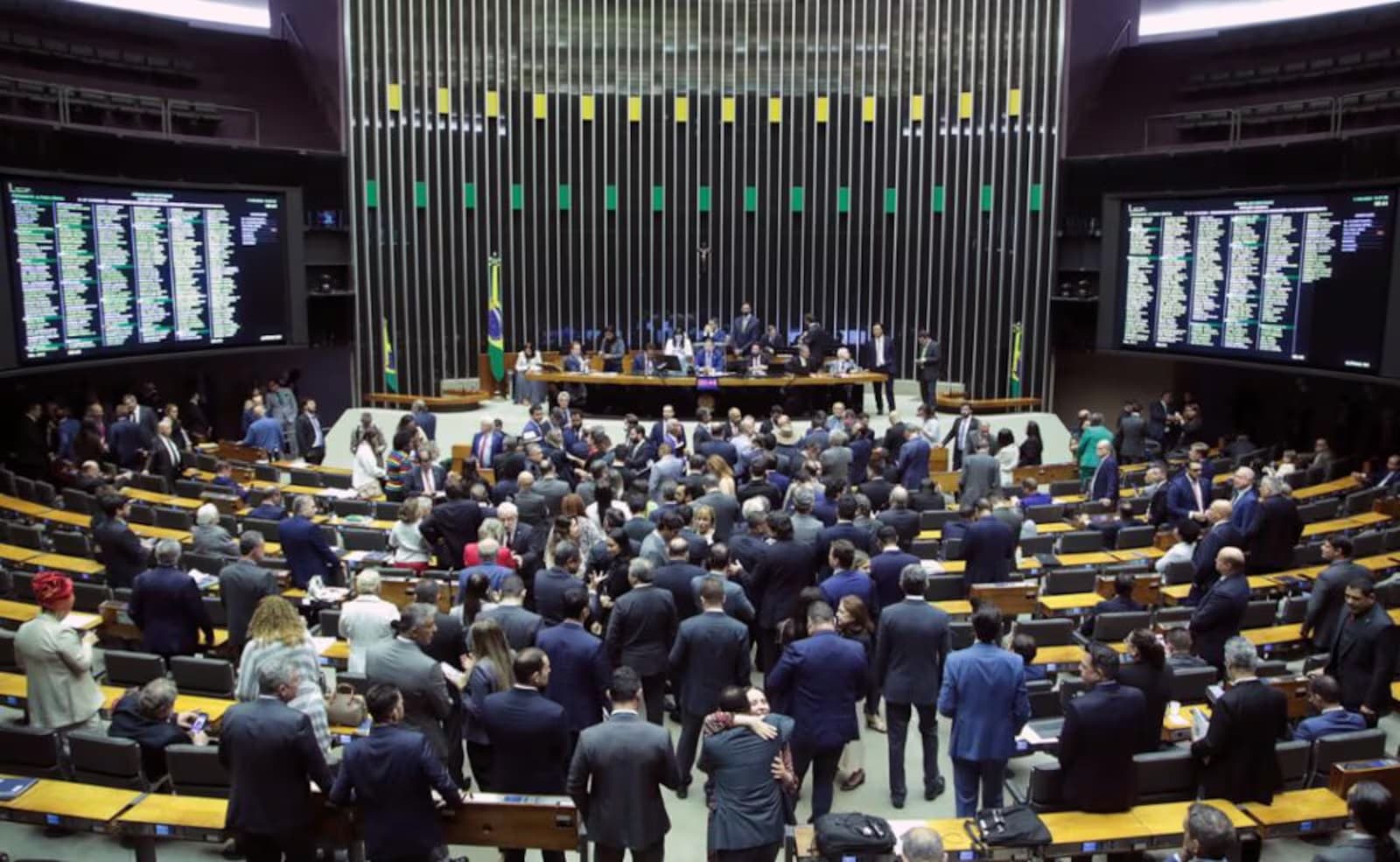 Parlamentares fazem ajustes finais para levar à votação a PEC da Segurança e o PL Antifacção.