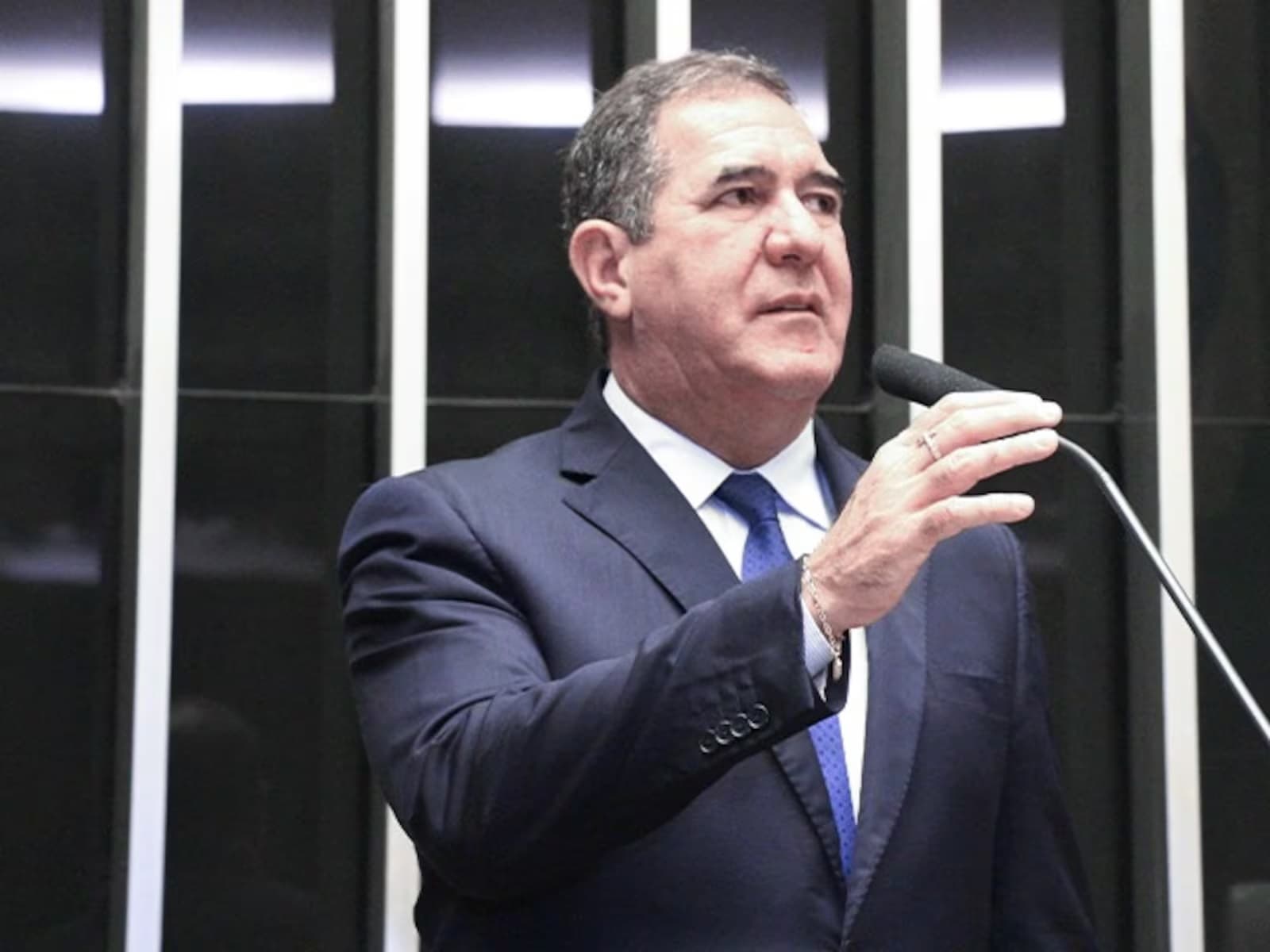 Relator defende redução gradual da jornada 6x1