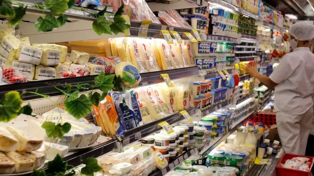 Ministro afirma que alimentos estão mais baratos, mas preços precisam cair ‘ainda mais’
