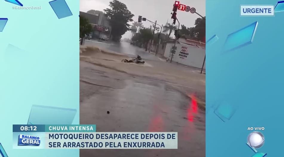 Motociclista é arrastado por enxurrada em Goiás e desaparece